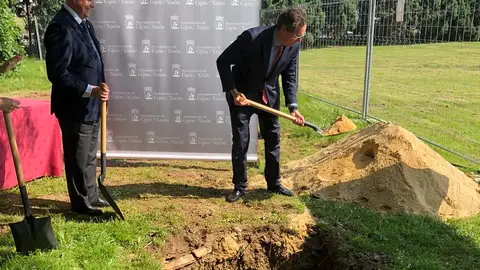 Félix Baragaño y Fernando Couto colocan la primera piedra de la Incubadora Equilibria Acto en el Parque Científico y Tecnológico de Gijón