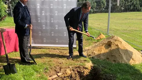 Félix Baragaño y Fernando Couto colocan la primera priedra de la Incubadora Equilibria Parque Científico y Tecnológico de Gijón