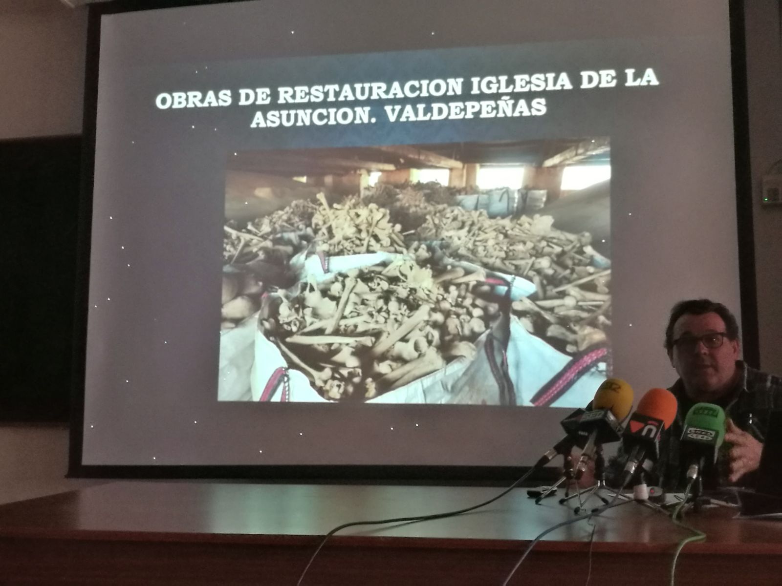 1.200.000 huesos encontrados durante la restauración de la Iglesia de la Asunción de Valdepeñas 1.200.000 huesos encontrados durante la restauración de la Iglesia de la Asunción de Valdepeñas