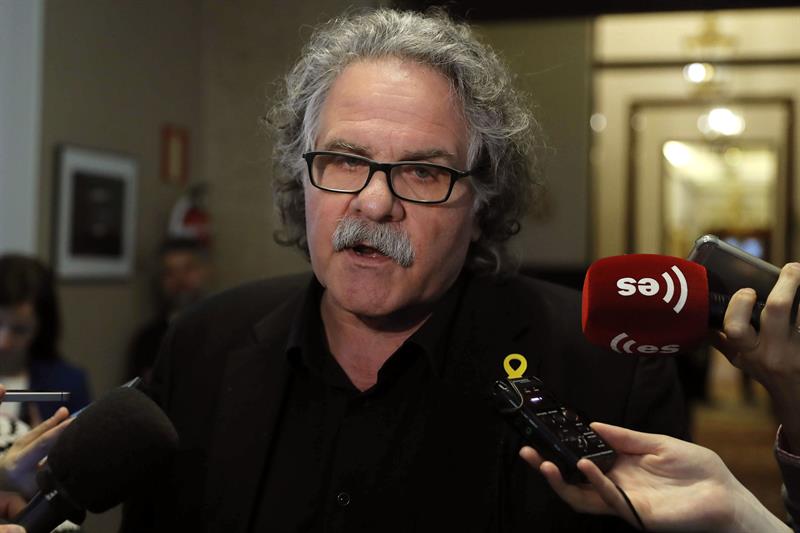 Tardà niega que el Gobierno influyendo en la Fiscalía invada competencias y reitera que su condición es "inamovible" Tardà niega que el Gobierno influyendo en la Fiscalía invada competencias y reitera que su condición es "inamovible"