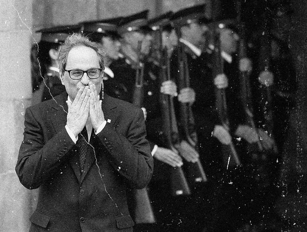 El desfile inaugural de la nueva república de las sonrisas protagoniza la tercera entrega del del noticiero catalán El desfile inaugural de la nueva república de las sonrisas protagoniza la tercera entrega del del noticiero catalán