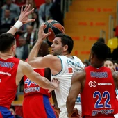 Felipe Reyes busca a un compañero ante el CSKA Felipe Reyes busca a un compañero ante el CSKA