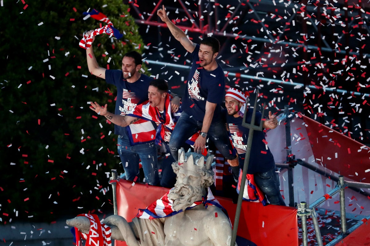El Atlético celebra por todo lo alto la Europa League en una abarrotada fuente de Neptuno El Atlético celebra por todo lo alto la Europa League en una abarrotada fuente de Neptuno