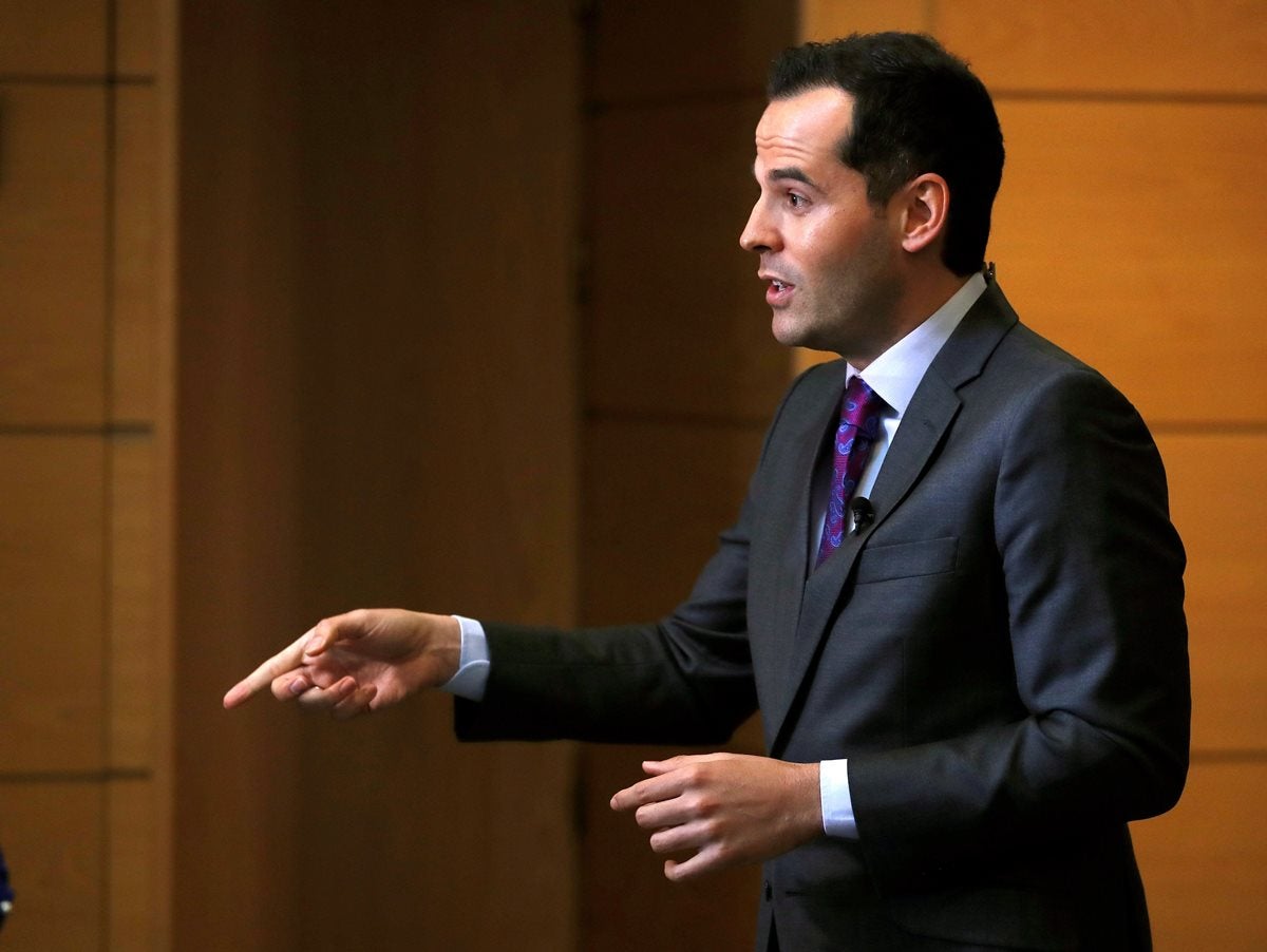 Ignacio Aguado: "Bloquear un gobierno en Madrid sería una irresponsabilidad y pedimos a Vox que rectifique" Ignacio Aguado: "Bloquear un gobierno en Madrid sería una irresponsabilidad y pedimos a Vox que rectifique"