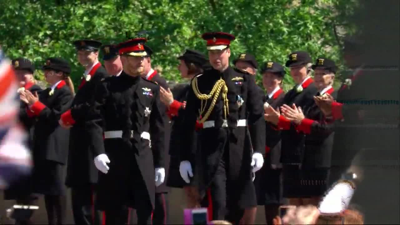 El príncipe Harry llega a la capilla para su enlace con Meghan Markle El príncipe Harry llega a la capilla para su enlace con Meghan Markle