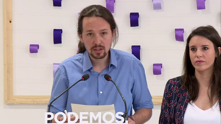 Iglesias y Montero consultarán a las bases si deben o no dimitir tras la polémica por la compra del chalé Iglesias y Montero consultarán a las bases si deben o no dimitir tras la polémica por la compra del chalé