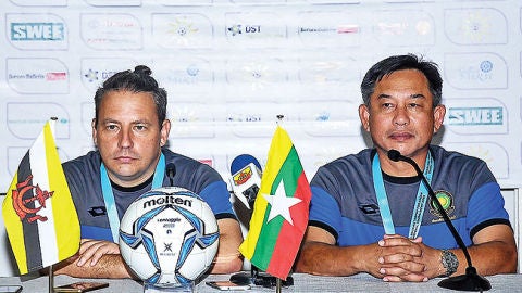 Mario Rivera, seleccionador sub-21 de Brunei. 