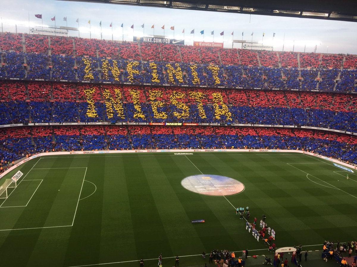 El Camp Nou despide a Iniesta con un inmenso mosaico de homenaje: 'Infinito Iniesta' El Camp Nou despide a Iniesta con un inmenso mosaico de homenaje: 'Infinito Iniesta'