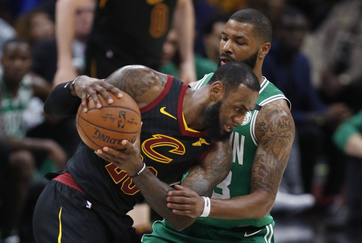 Lebron James lidera la aplastante victoria de los Cavaliers ante los Celtics para poner el 2-1 en la serie Lebron James lidera la aplastante victoria de los Cavaliers ante los Celtics para poner el 2-1 en la serie