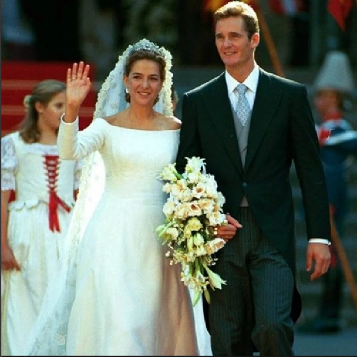 La opinión de Lorenzo Caprile sobre el vestido de Meghan Markle y su parecido con el de la Infanta Cristina | Onda Cero Radio La opinión de Lorenzo Caprile sobre el vestido de Meghan Markle y su parecido con el de la Infanta Cristina | Onda Cero Radio
