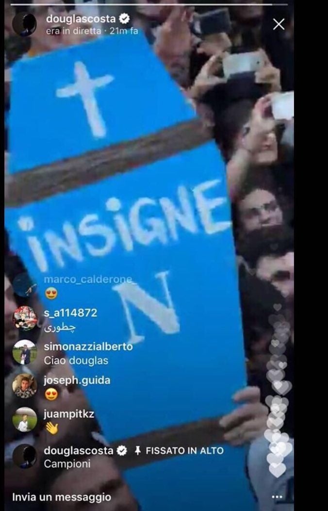 Douglas Costa la lía y reaviva la polémica entre la Juventus y el Nápoles Douglas Costa la lía y reaviva la polémica entre la Juventus y el Nápoles