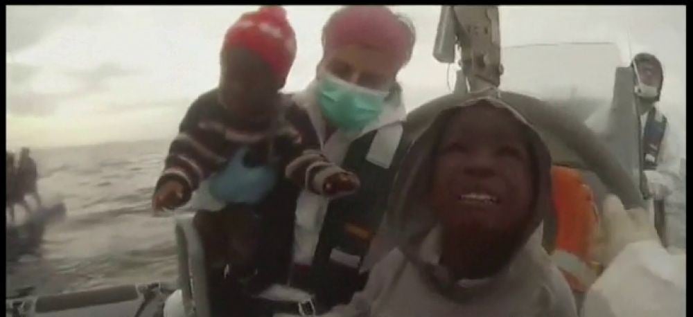 El Gobierno inicia este lunes los traslados desde Canarias de los menores migrantes no acompañados solicitantes de asilo a la Península El Gobierno inicia este lunes los traslados desde Canarias de los menores migrantes no acompañados solicitantes de asilo a la Península