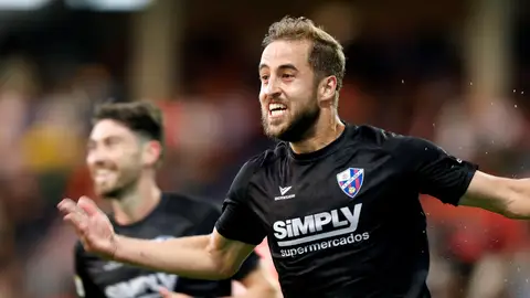 Pulido celebra uno de los goles del Huesca Pulido celebra uno de los goles del Huesca