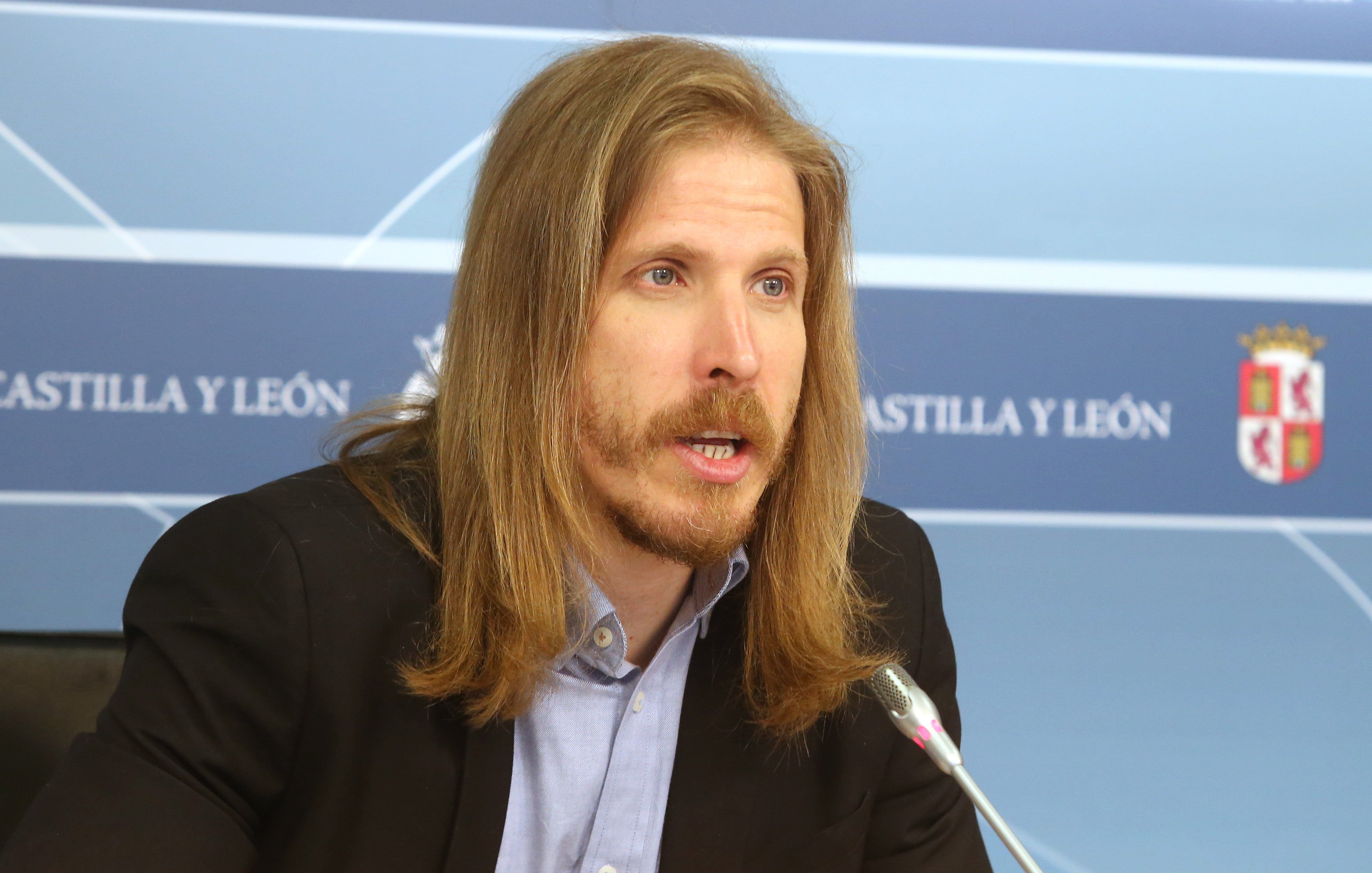 Fernández asegura que Herrera debería haber dimitido por la gestión de las cajas Fernández asegura que Herrera debería haber dimitido por la gestión de las cajas