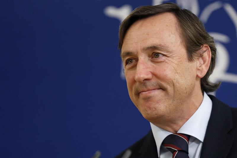 Rafael Hernando acusa a Pedro Sánchez de ser "un cenizo" y de gafar a De Gea y a la selección femenina sub 20 Rafael Hernando acusa a Pedro Sánchez de ser "un cenizo" y de gafar a De Gea y a la selección femenina sub 20