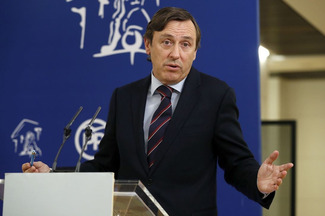 El PP defiende a Morenés y dice que "estuvo en su sitio" al defender a España ante Torra en EEUU El PP defiende a Morenés y dice que "estuvo en su sitio" al defender a España ante Torra en EEUU