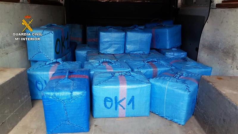 La Guardia Civil inspecciona un buque atracado en el puerto de Vigo en busca de droga La Guardia Civil inspecciona un buque atracado en el puerto de Vigo en busca de droga