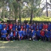 Jugadores y jugadoras infantiles del Club Voleibol Elche Salesianos.