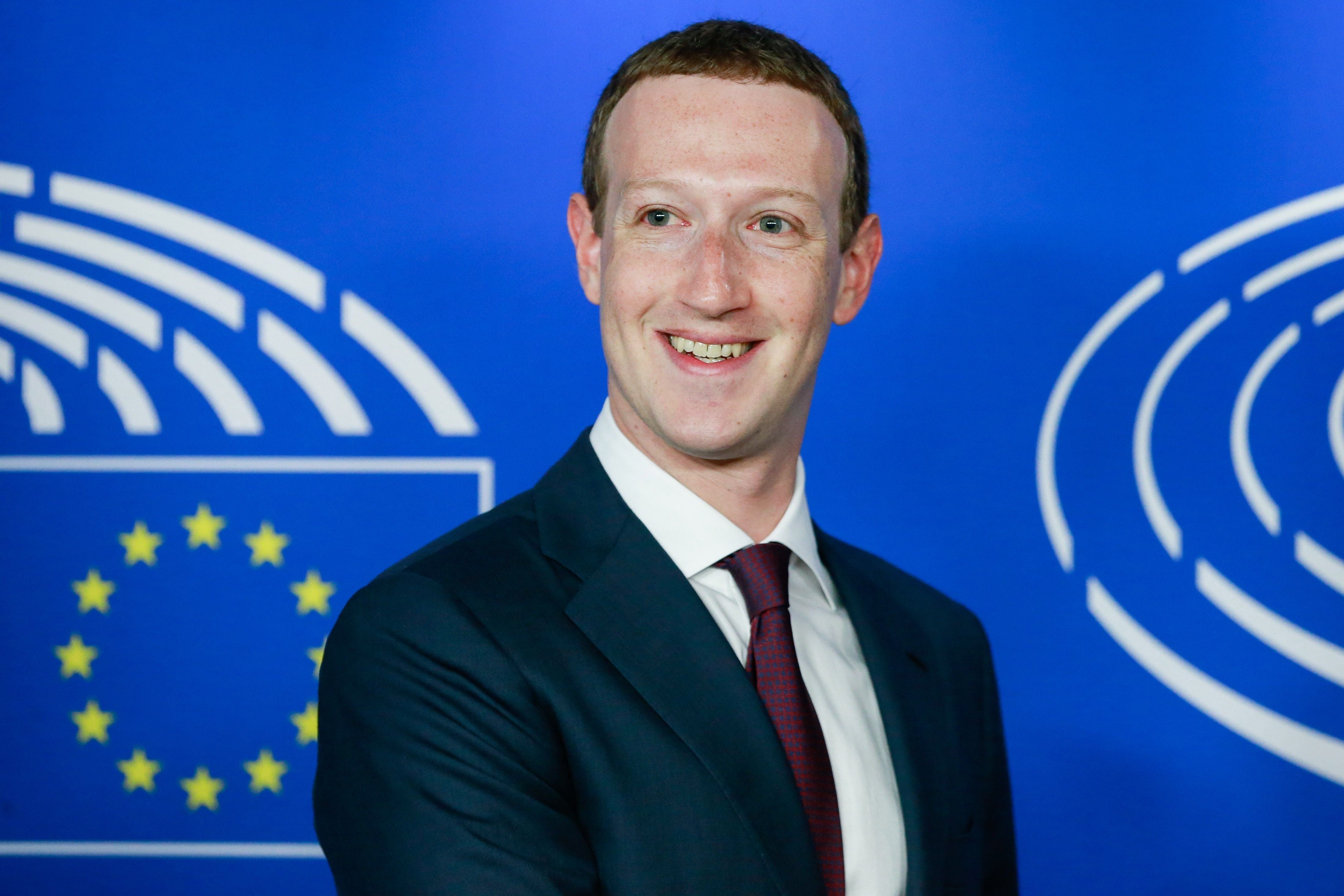 Reino Unido se plantea multar a Facebook por la violación de la ley de protección de datos Reino Unido se plantea multar a Facebook por la violación de la ley de protección de datos