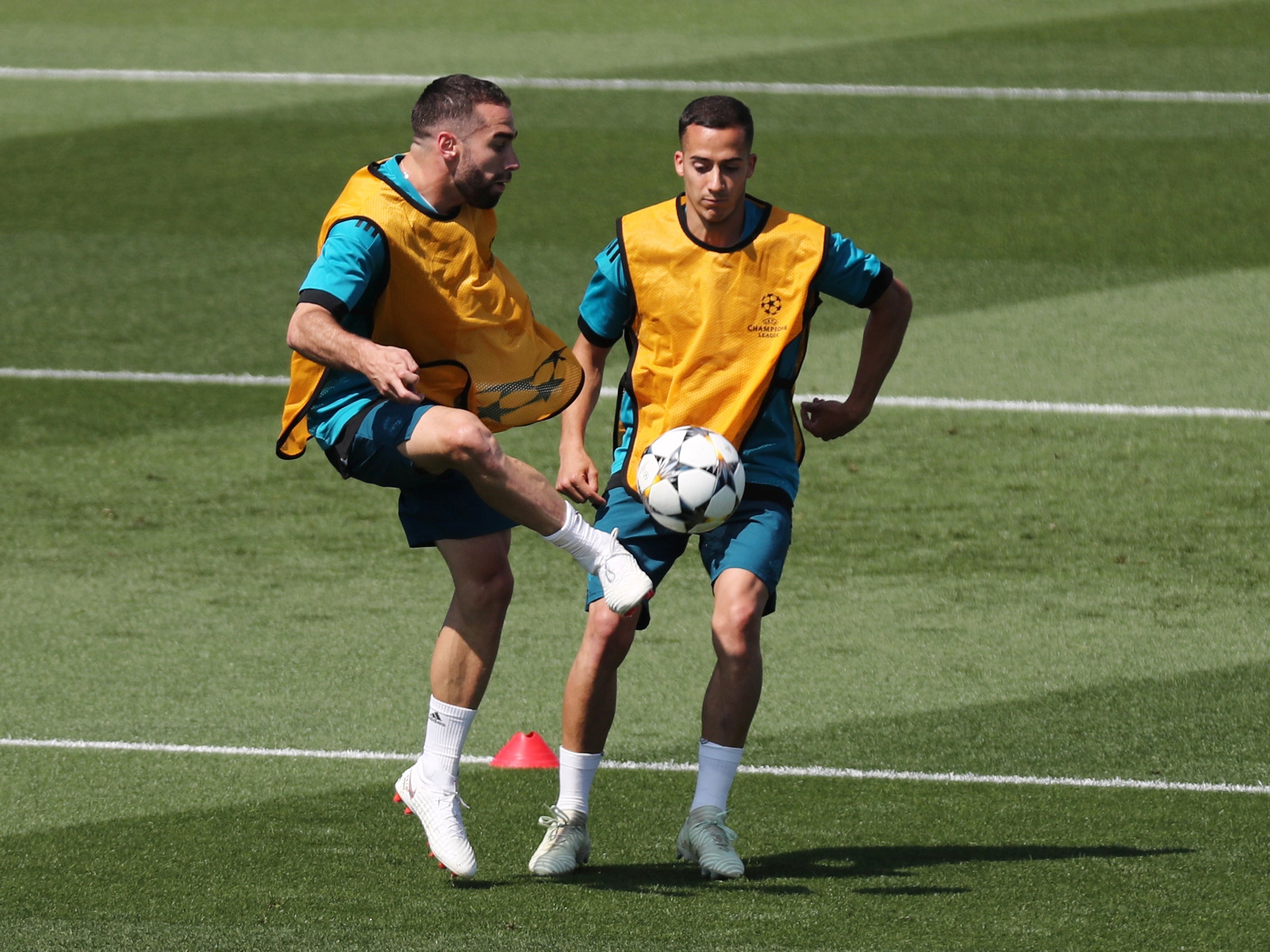 Carvajal: "Veíamos vídeos de Cavani, Neymar o Mbappé y nos decíamos: 'Joder, no somos tan malos'" Carvajal: "Veíamos vídeos de Cavani, Neymar o Mbappé y nos decíamos: 'Joder, no somos tan malos'"