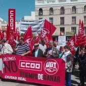 Concentración de los sindicatos frente a la sede de FECIR