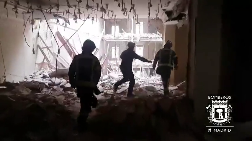 Continúan las labores de búsqueda de los dos desaparecidos en el derrumbe de un edificio en Madrid Continúan las labores de búsqueda de los dos desaparecidos en el derrumbe de un edificio en Madrid