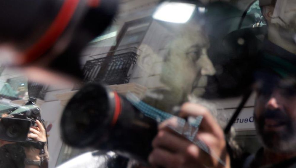 Personas Físicas: La primera noche de Zaplana detenido y los detalles de la trama Personas Físicas: La primera noche de Zaplana detenido y los detalles de la trama