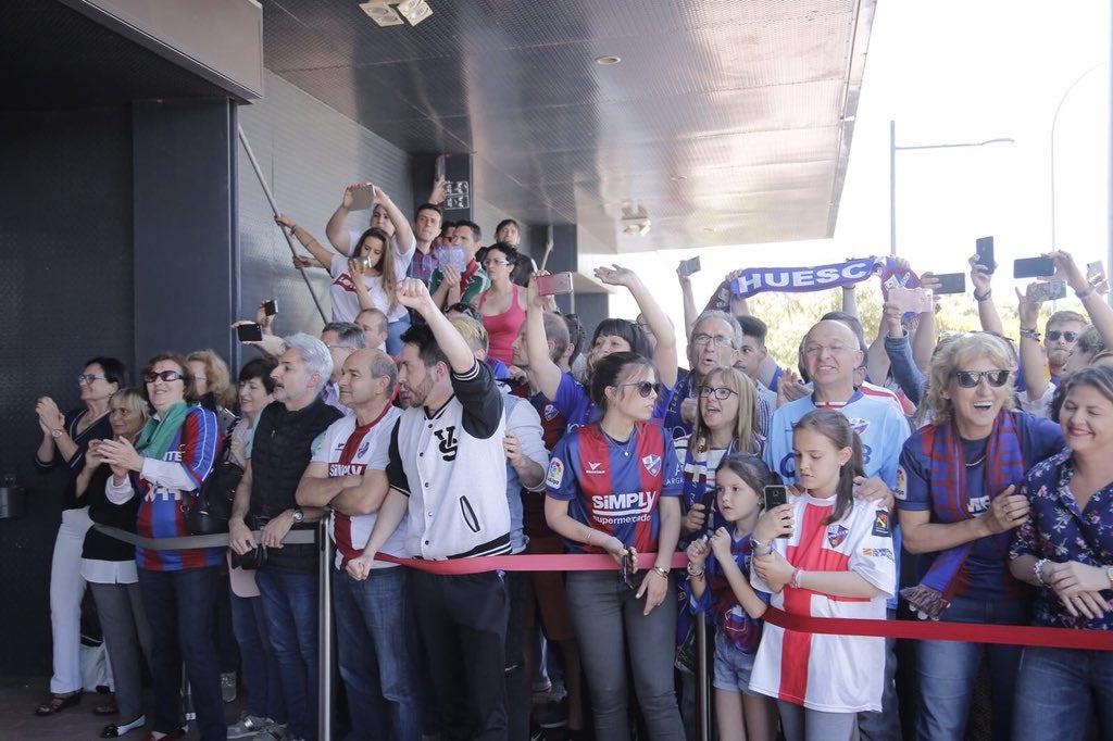 La ciudad volcada con el equipo y lluvia de felicitaciones La ciudad volcada con el equipo y lluvia de felicitaciones