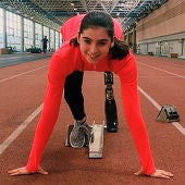 La joven Marta Casado en una pista de atletismo