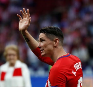 Fernando Torres saluda a los aficionados Fernando Torres saluda a los aficionados