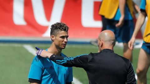 Cristiano Ronaldo junto a Zidane en el entrenamiento del Real Madrid
