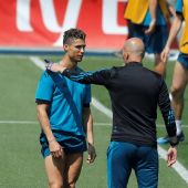 Cristiano Ronaldo junto a Zidane en el entrenamiento del Real Madrid