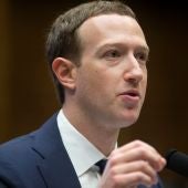El creador de Facebook, Mark Zuckerberg, en una de sus comparecencias en Washington