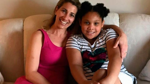 Tanya Thomas con la peque&ntilde;a Eva