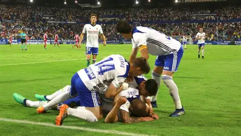 Los jugadores del Zaragoza celebran un gol ante el Valladolid Los jugadores del Zaragoza celebran un gol ante el Valladolid