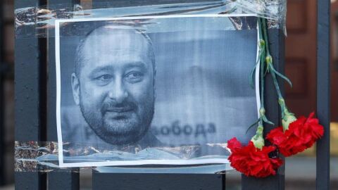 El periodista opositor ruso que fue dado muerto en Kiev y que reapareci&oacute; en una rueda de prensa