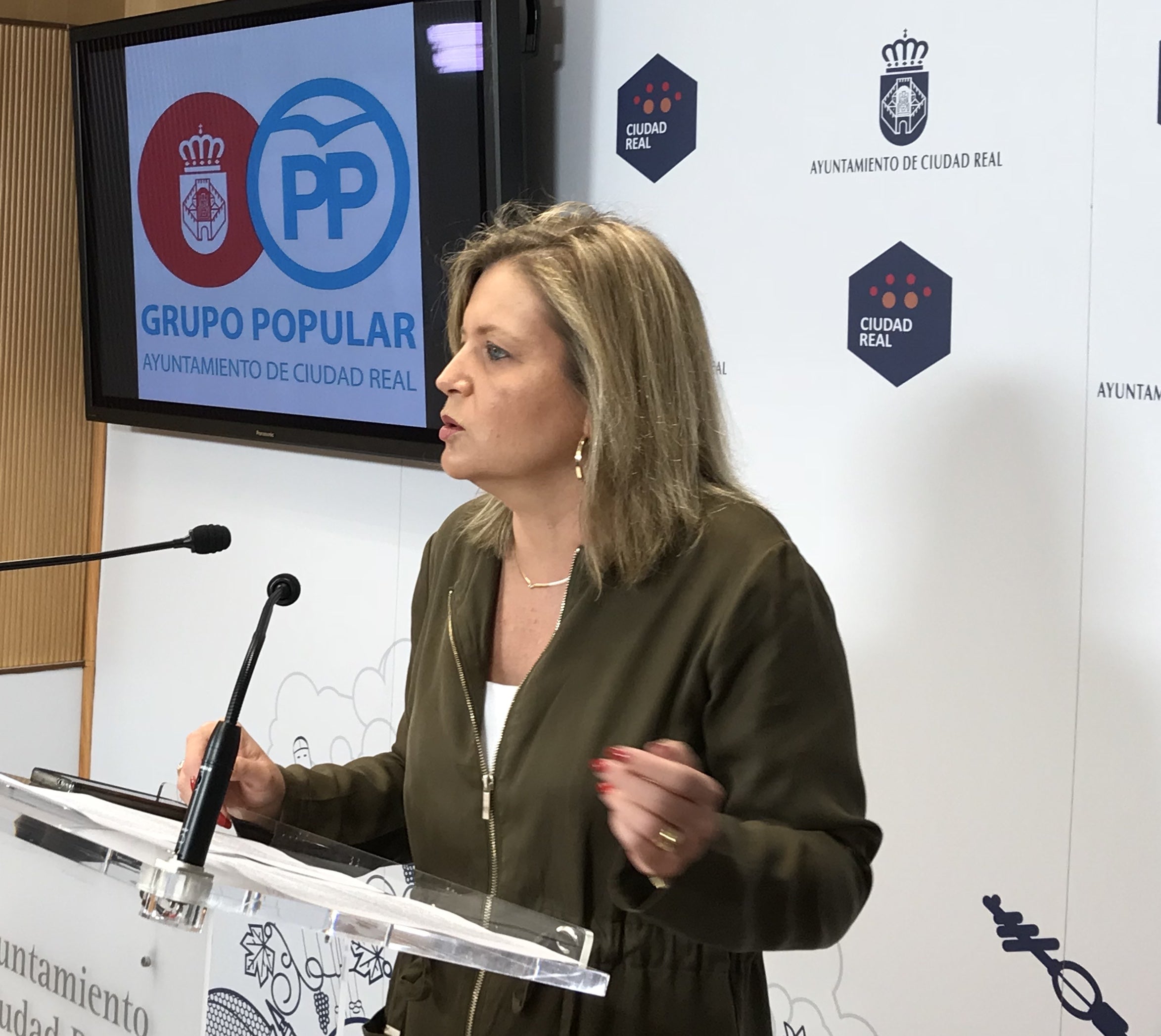 El PP denuncia que el Ayuntamiento disminuye el número de escuelas de verano y sube el precio un 50% El PP denuncia que el Ayuntamiento disminuye el número de escuelas de verano y sube el precio un 50%