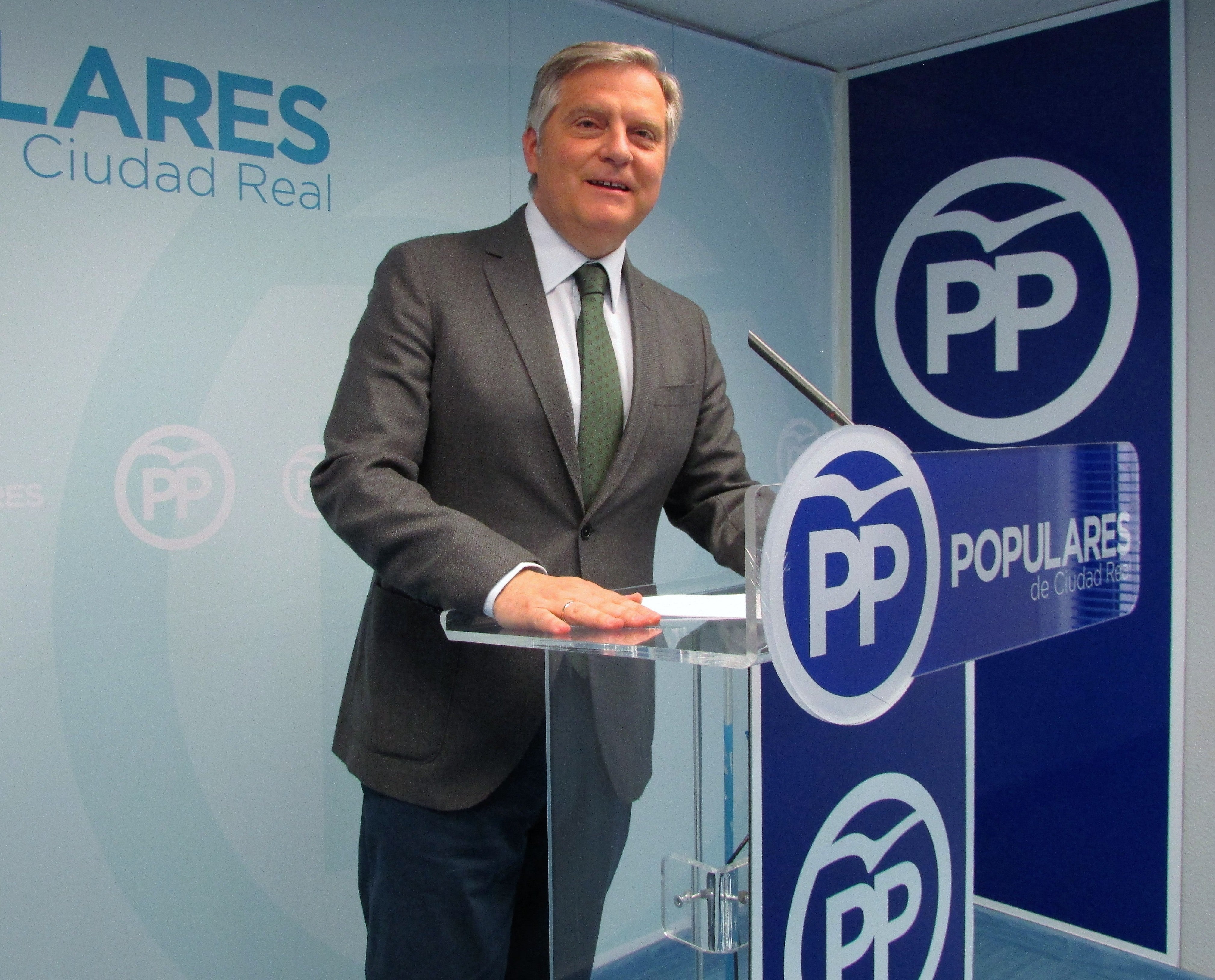 Cañizares acusa a Page de aplaudir a Sánchez por querer llegar al poder a cualquier precio Cañizares acusa a Page de aplaudir a Sánchez por querer llegar al poder a cualquier precio