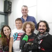 Cristina, Pablo, Samuel, Tobít y Rubén en los estudios de Onda Cero Gijón