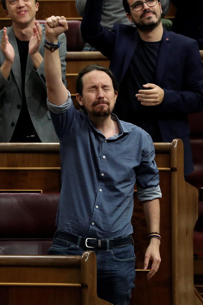 <p>Iglesias llama a Rivera "irrespetuoso" y le exige disculpas por "ridiculizar" sus lágrimas</p> <p>Iglesias llama a Rivera "irrespetuoso" y le exige disculpas por "ridiculizar" sus lágrimas</p>
