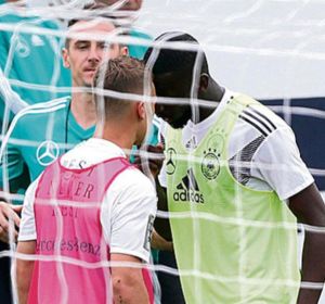 Kimmich y Rudiger se encaran durante un entrenamiento Kimmich y Rudiger se encaran durante un entrenamiento