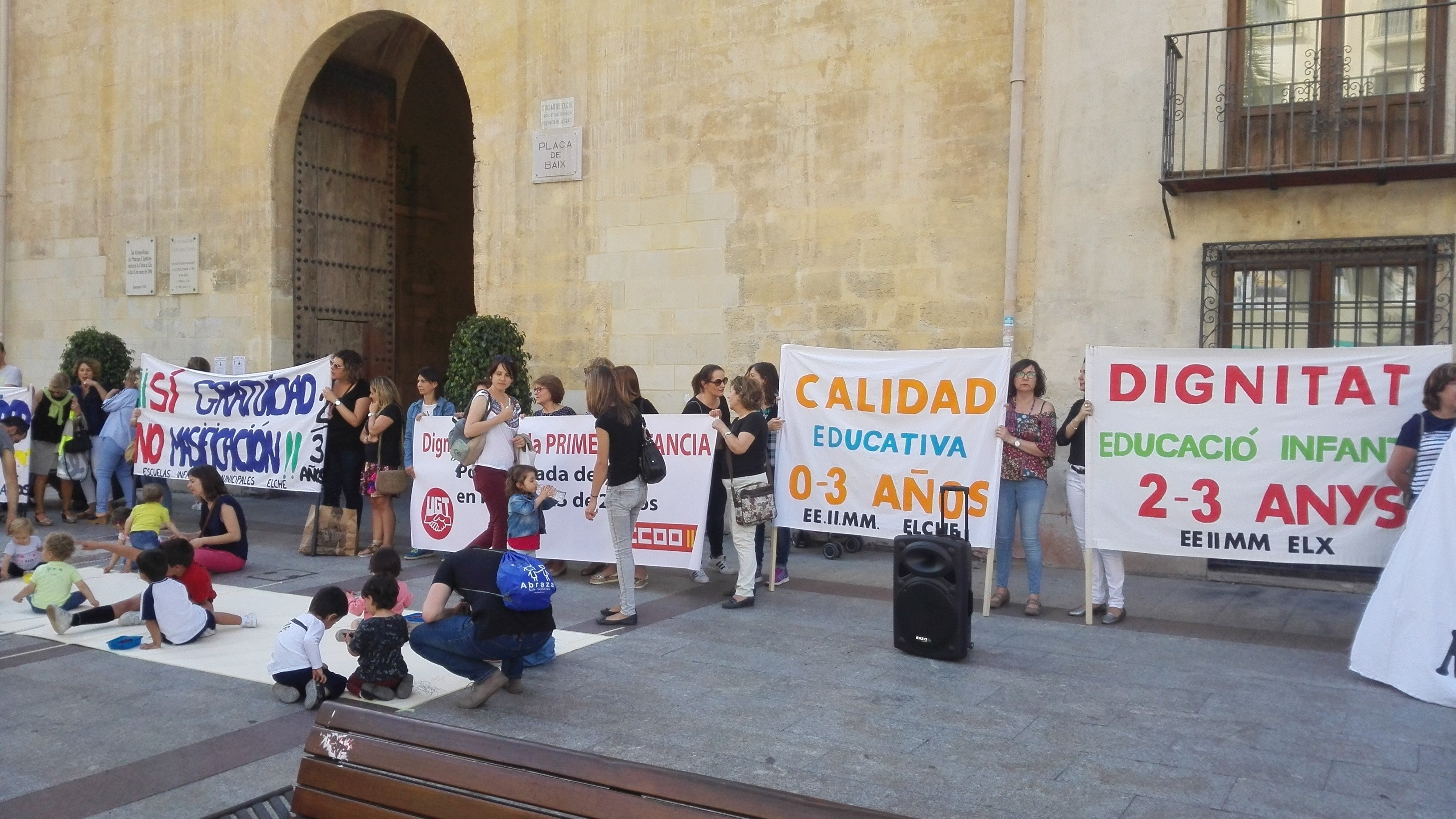 Las educadoras de las escuelas infantiles públicas de Elche exigen a Educación que no se aplique la ratio de 20 niños en 2 años Las educadoras de las escuelas infantiles públicas de Elche exigen a Educación que no se aplique la ratio de 20 niños en 2 años