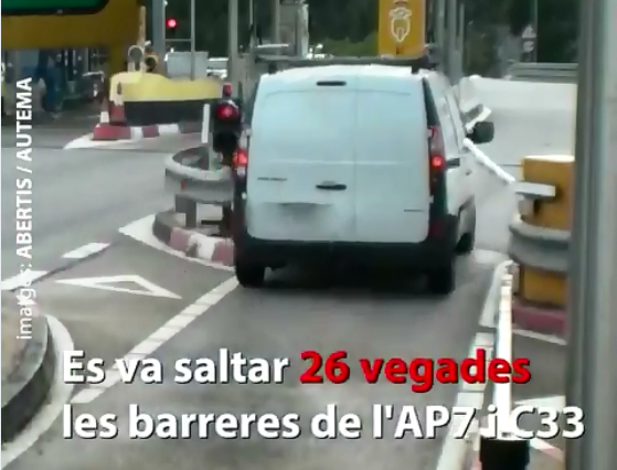 Detenido por saltarse 26 veces el peaje y romper tres veces la barrera Detenido por saltarse 26 veces el peaje y romper tres veces la barrera