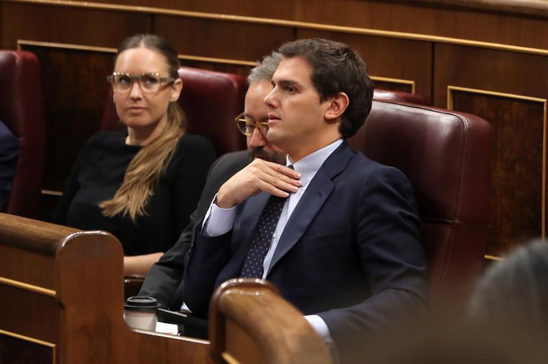 Rivera: "Propongo una salida pactada, que dimita Rajoy y pactemos elecciones a medio plazo” Rivera: "Propongo una salida pactada, que dimita Rajoy y pactemos elecciones a medio plazo”