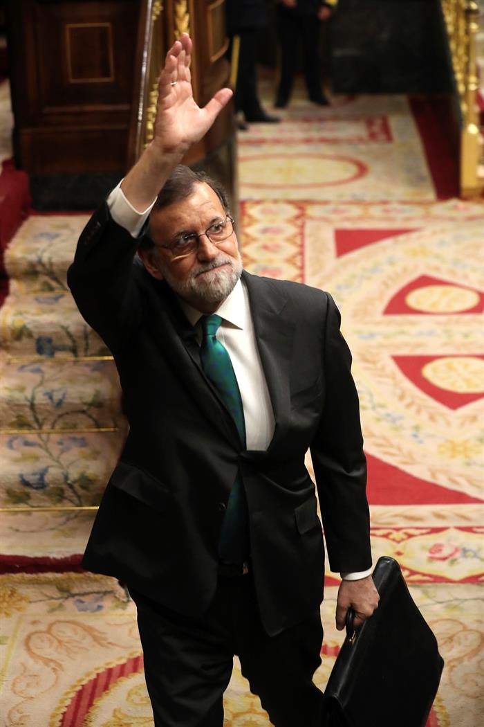 El Gobierno asegura que Rajoy no dimitirá y acudirá este viernes a votar la moción de censura El Gobierno asegura que Rajoy no dimitirá y acudirá este viernes a votar la moción de censura