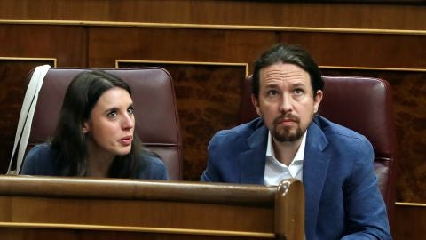 El l&iacute;der de Unidos Podemos, Pablo Iglesias, y la portavoz Irene Montero