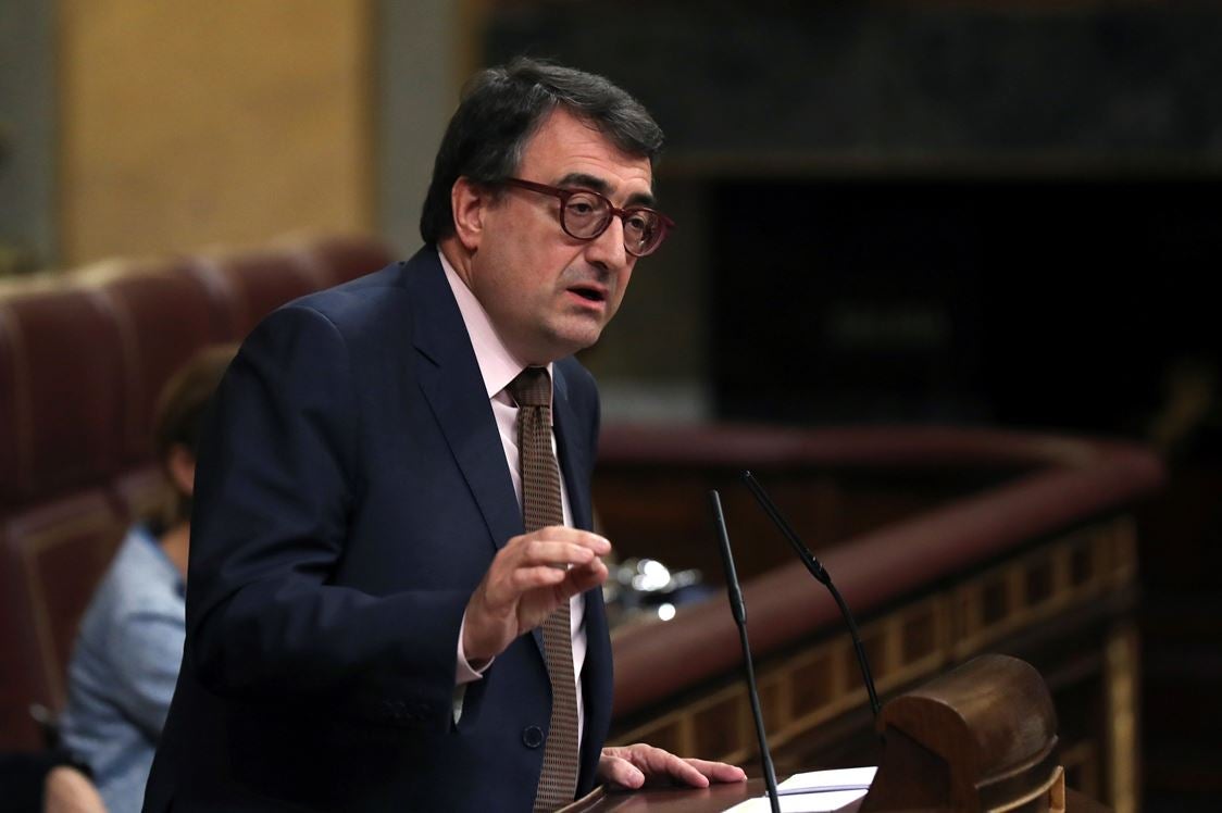 El PNV critica duramente a PP y Ciudadanos por "crispar el país" y pedir elecciones anticipadas El PNV critica duramente a PP y Ciudadanos por "crispar el país" y pedir elecciones anticipadas