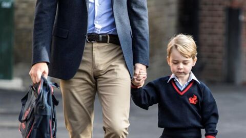 El pr&iacute;ncipe Jorge de la mano de su padre, el pr&iacute;ncipe Guillermo