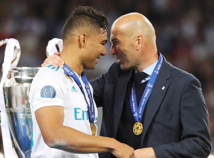 Los jugadores del Real Madrid dicen adiós a Zidane: "Ha sido un orgullo y un privilegio" Los jugadores del Real Madrid dicen adiós a Zidane: "Ha sido un orgullo y un privilegio"