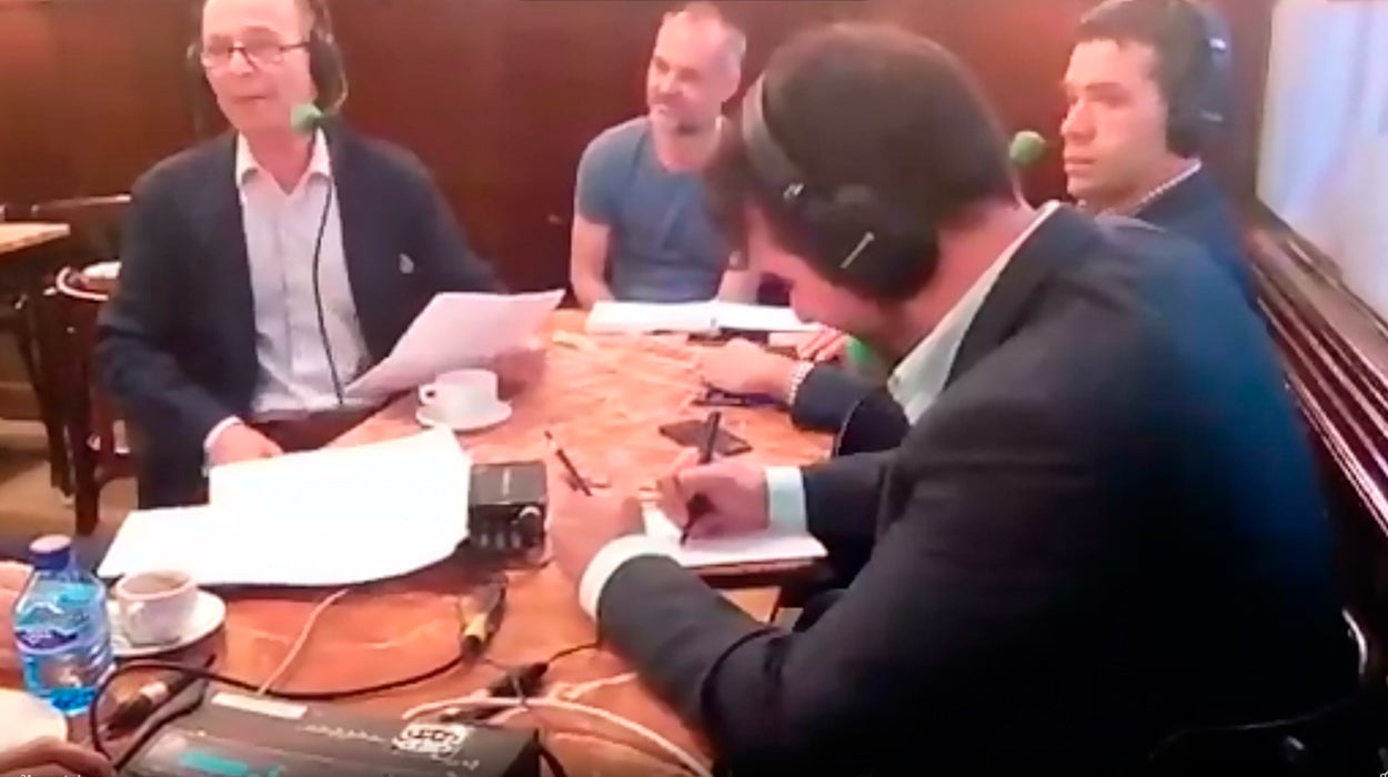 La España que Madruga analiza la moción de censura desde el bar Casa Manolo La España que Madruga analiza la moción de censura desde el bar Casa Manolo